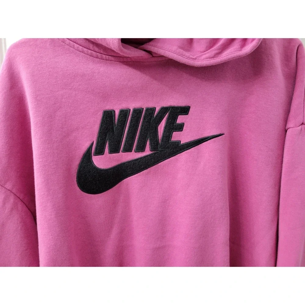 Nike Cropped Medium Pink Hoodie Sweatshirt Embroidered Logo EUC